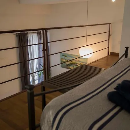 Napolistayin Flat In