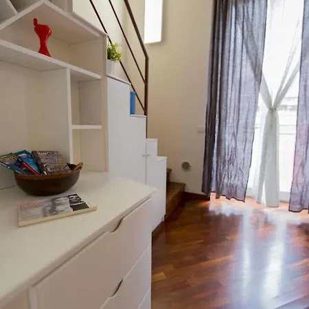 Napolistayin Flat In