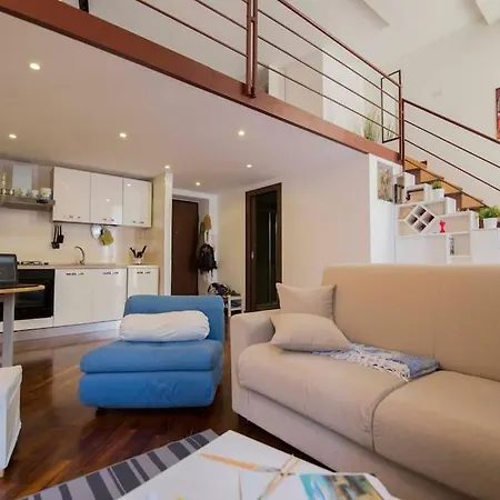 Apartment Napolistayin Flat In