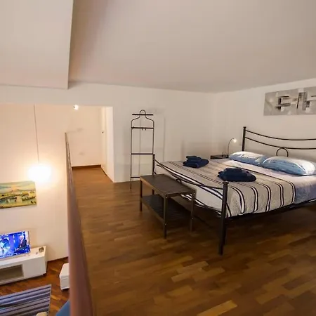 Apartment Napolistayin Flat In