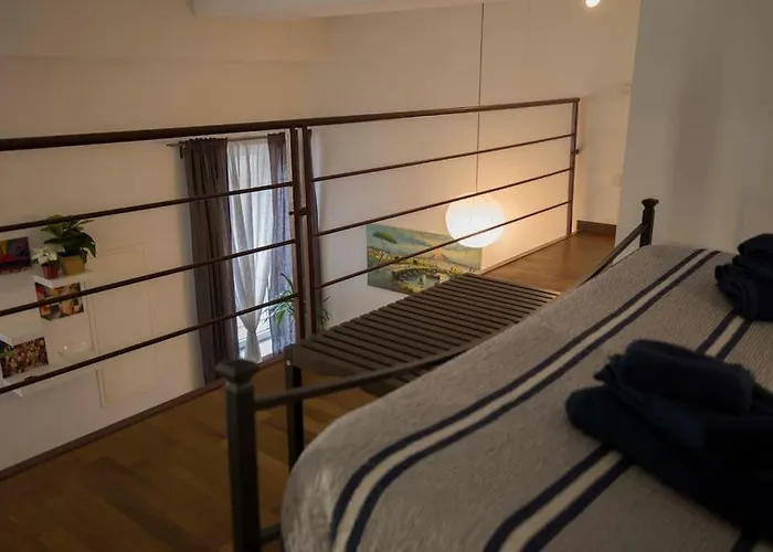 Napolistayin Flat In